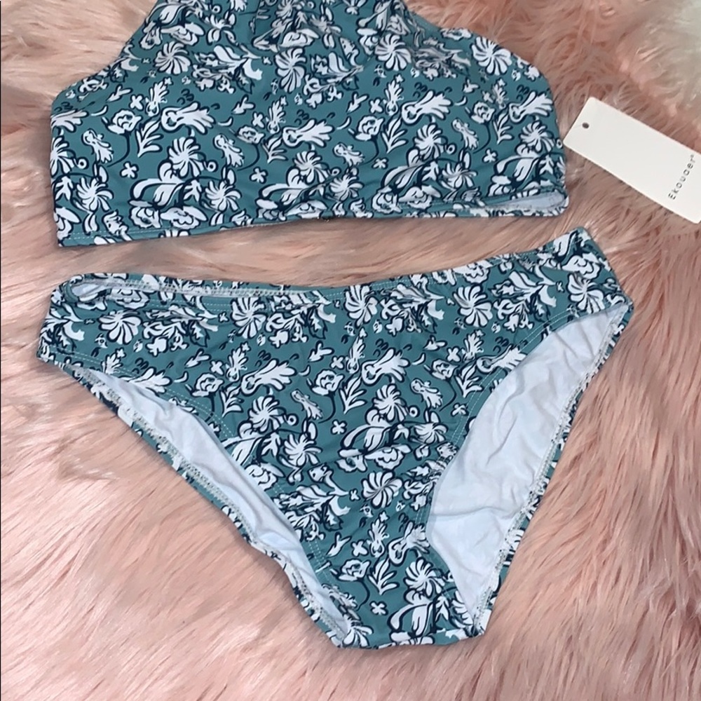 Two Piece Paisley Swimsuit 📦 (S-14) - Picture 7 of 12
